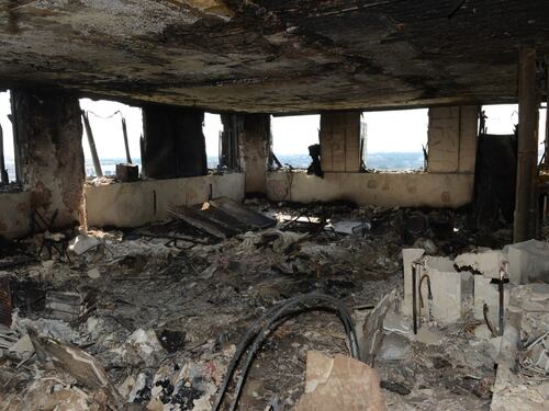 Le immagini dall'interno della Grenfell Tower dopo il rogo