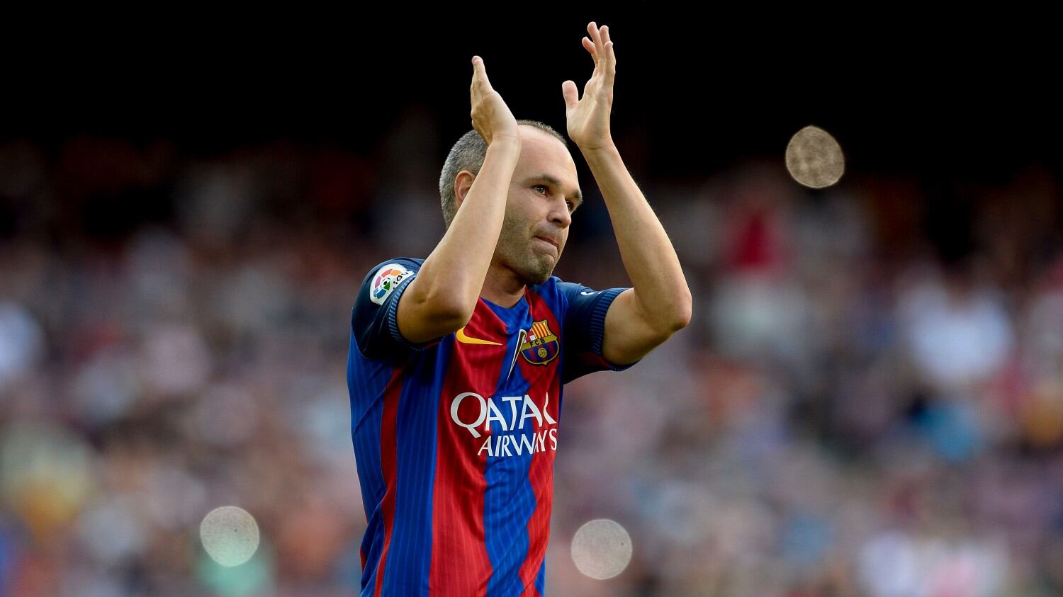 Iniesta saluta il Barcellona in lacrime: "Lascio a fine stagione"