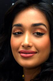 Attrice di Bollywood si suicida 3