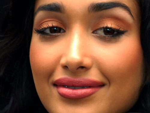 Attrice di Bollywood trovata impiccata