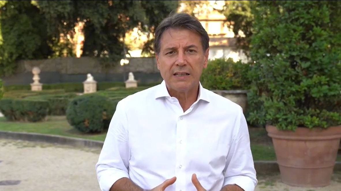Conte telefona: "Solidarietà umana". E mezzo governo lo ringrazia. "Un uomo onesto"
