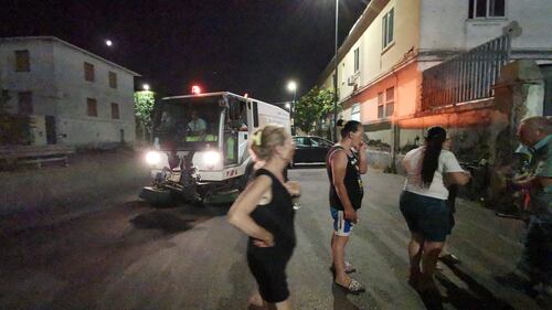 Napoli, donne di nuovo in strada contro il sito di stoccaggio dei rifiuti 3