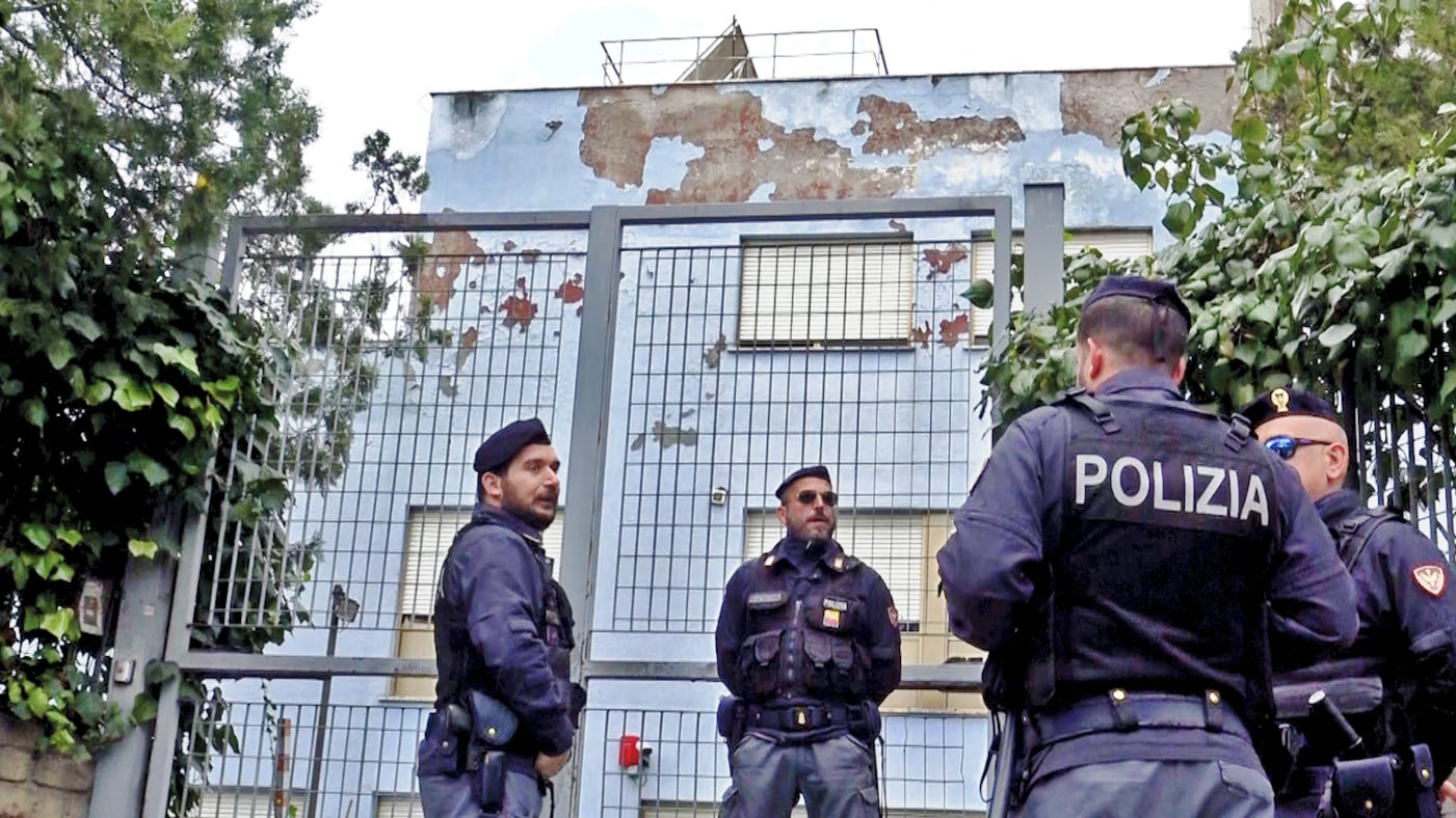 Torre Maura, residenti contro i giornalisti: "Servi, non avete raccontato la verità"