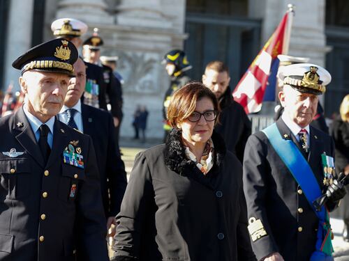 Il sottosegretario M5s scarica la Trenta "Ha fatto scelte incomprensibili"