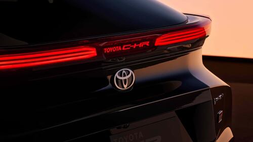 Toyota C-HR 2023, guarda tutte le foto 13