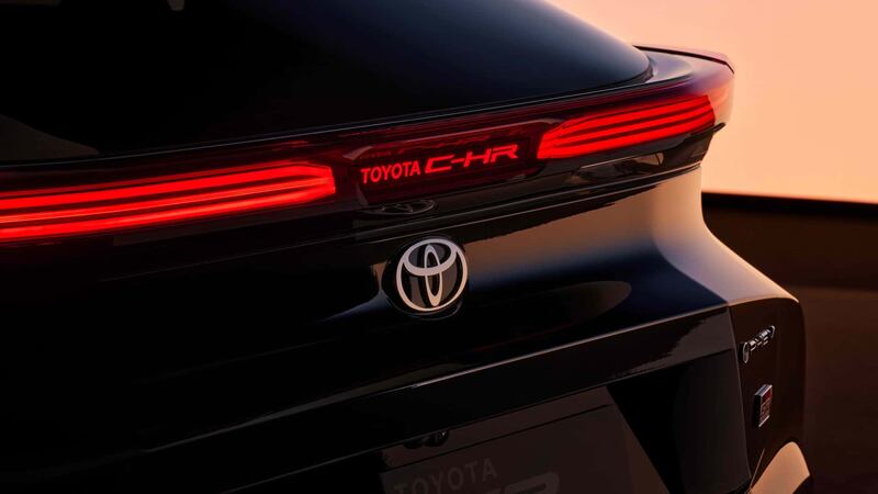 Toyota C-HR 2023, guarda tutte le foto 13
