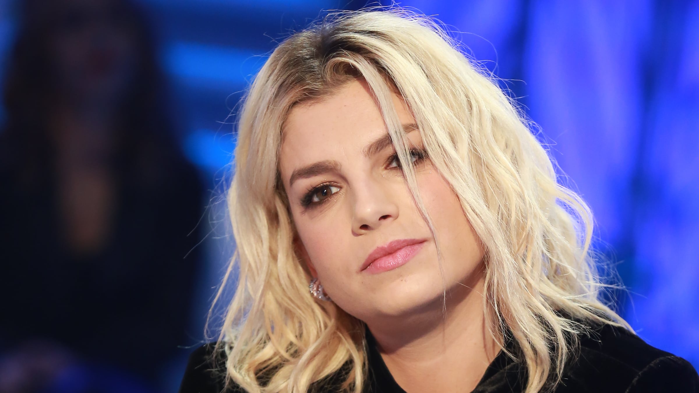 Emma Marrone choc: "Sto male, devo curarmi". E sospende gli impegni