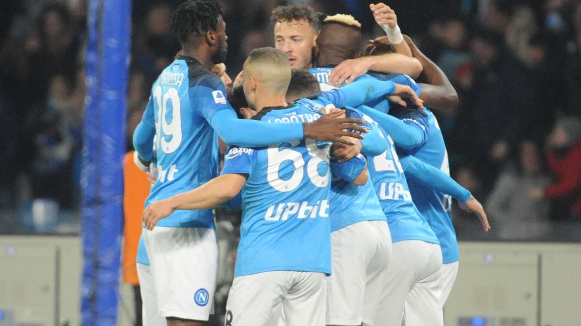 Il Napoli umilia la Juventus: 5-1 e scatto verso lo scudetto