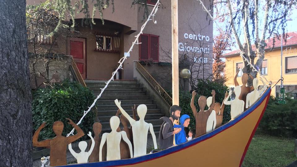 Gesù-migrante In parrocchia lite sul presepe
