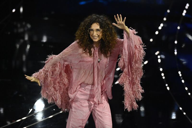 Sanremo 2024: ecco il look della terza serata del Festival di conduttore, co-conduttrice e ospiti 12