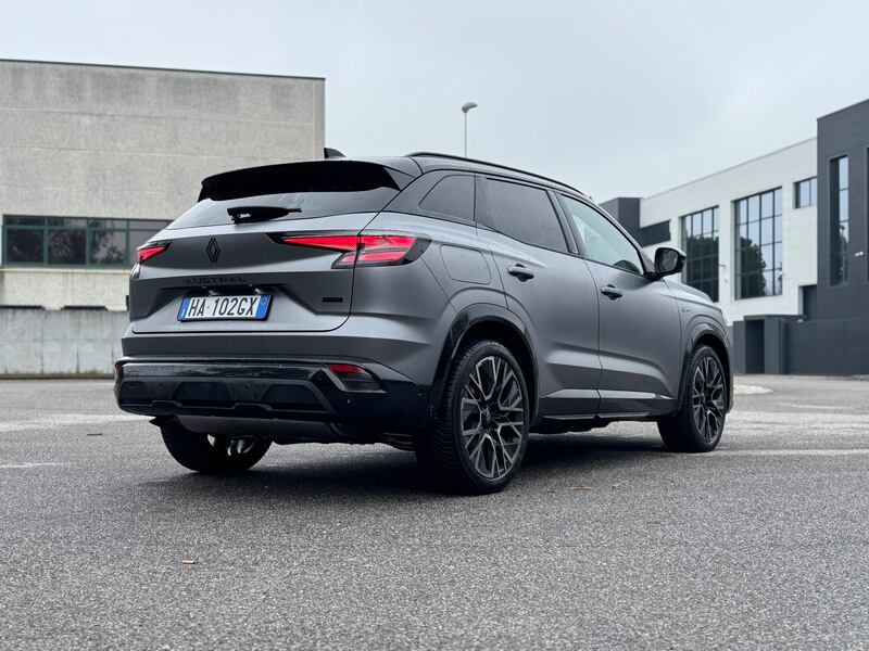Renault Austral full hybrid: si aggiorna con il restyling 2026, la gallery del SUV francese 1