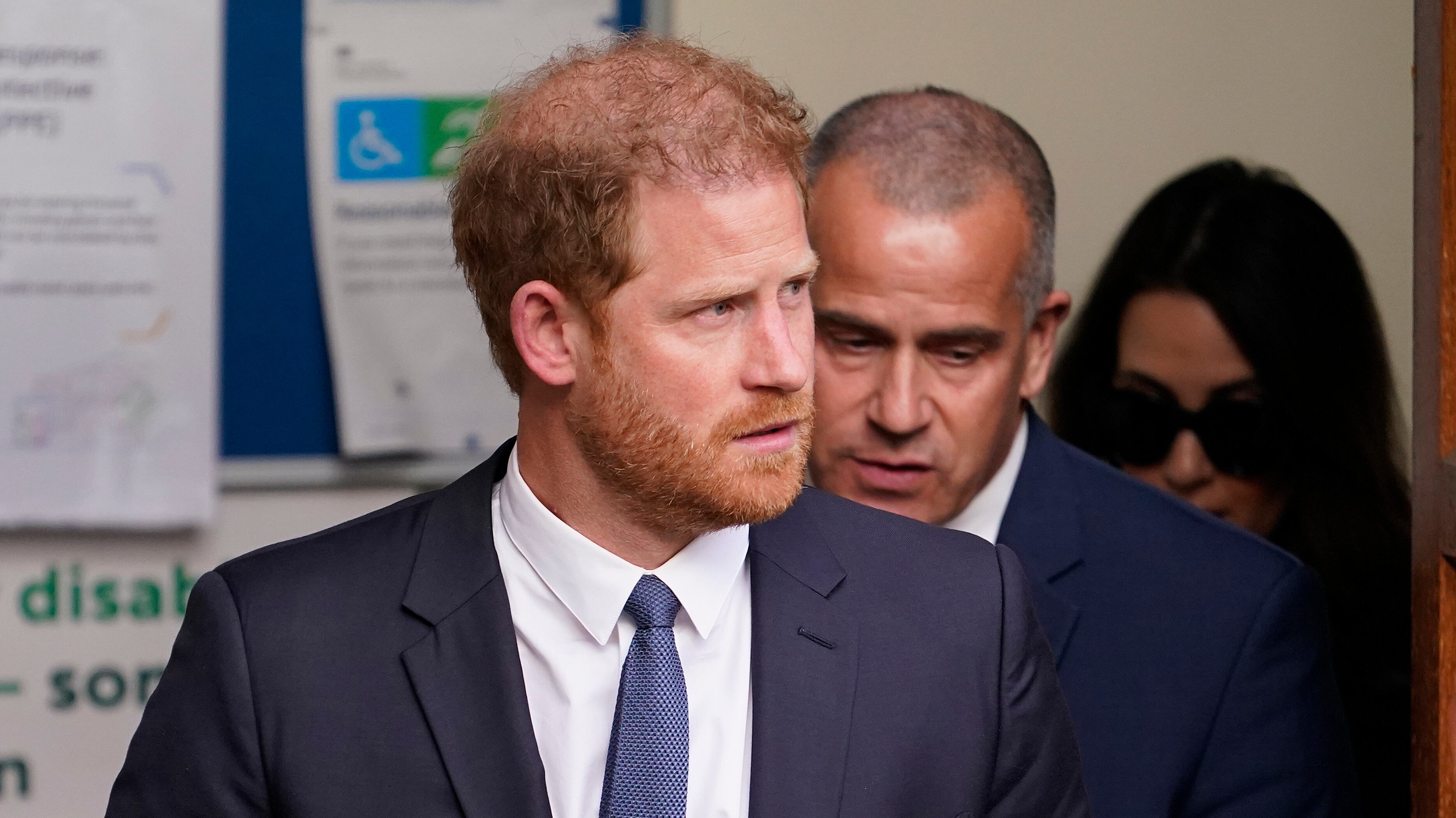 “Stupri e torture”. Le accuse ai ranger che imbarazzano Harry