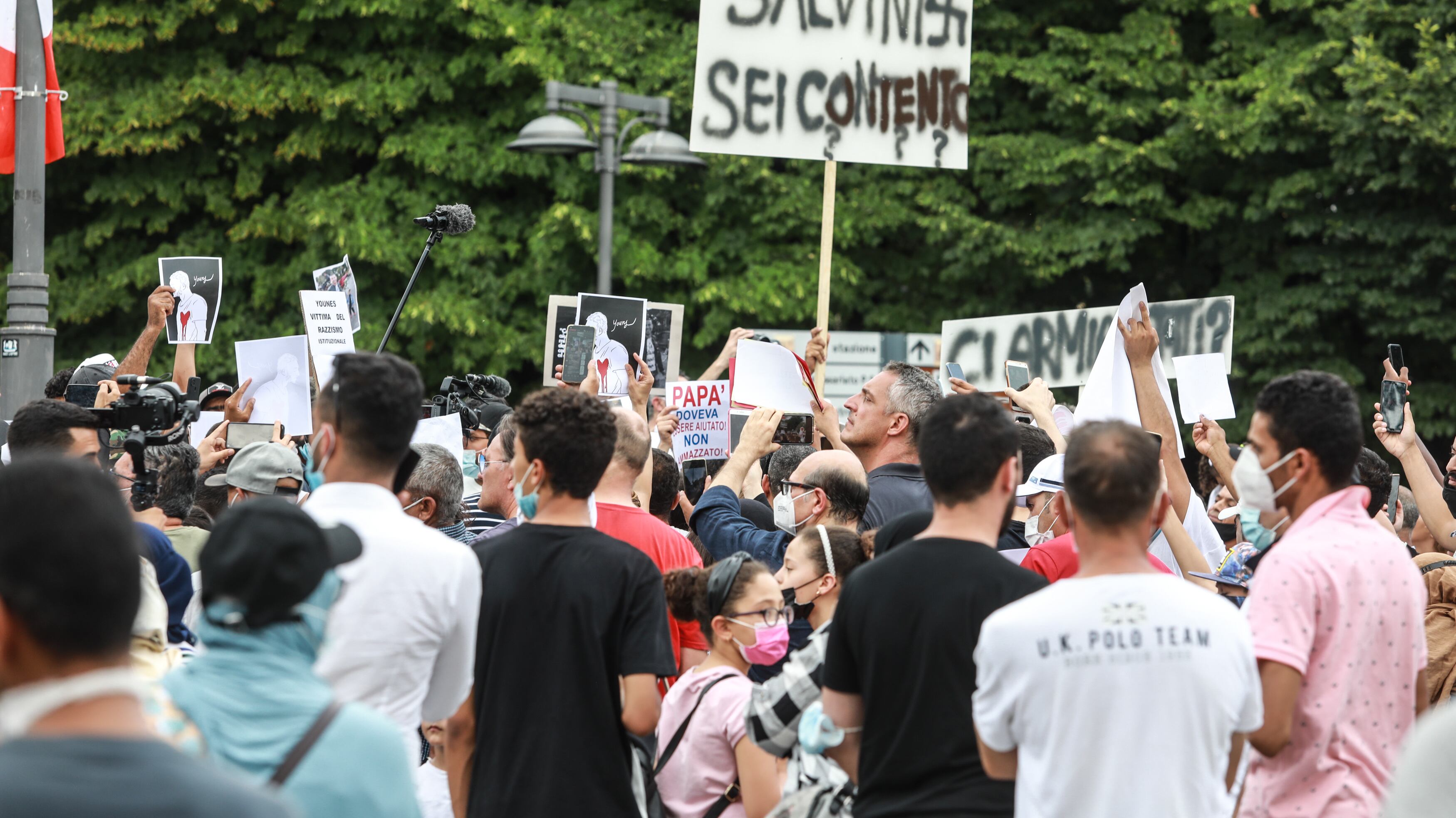 "Salvini con gli assassini", tensioni al corteo contro l'assessore di Voghera