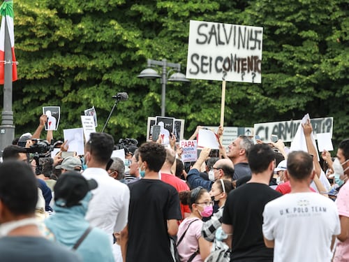 "Salvini con gli assassini", tensioni al corteo contro l'assessore di Voghera
