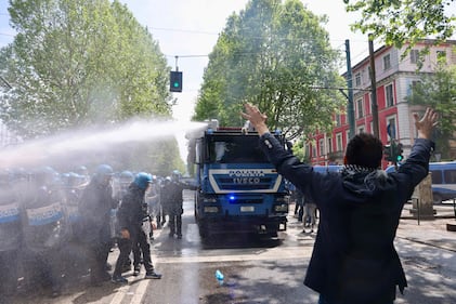 Torino, le foto delle violenze 4