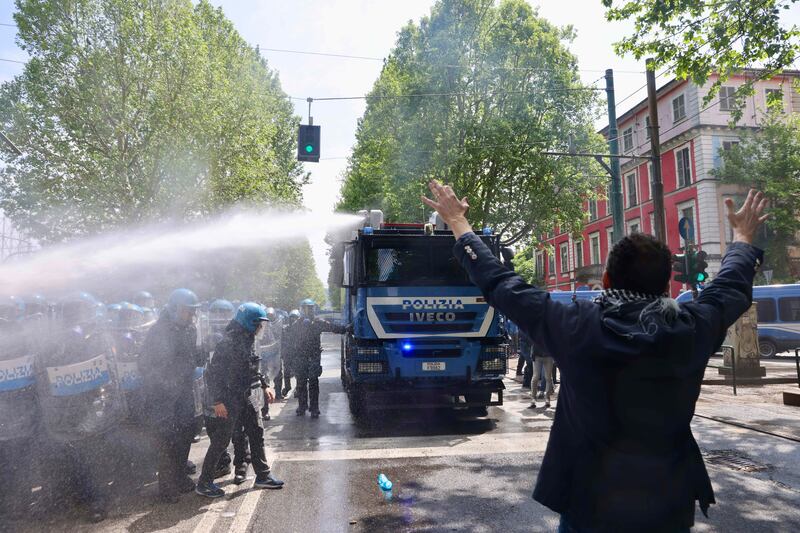 Torino, le foto delle violenze 4