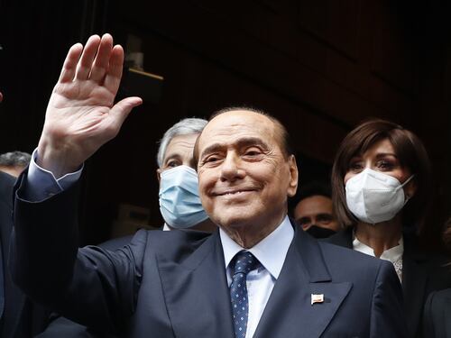 Tribunali a due velocità su Berlusconi. Roma stralcia, Milano prende tempo