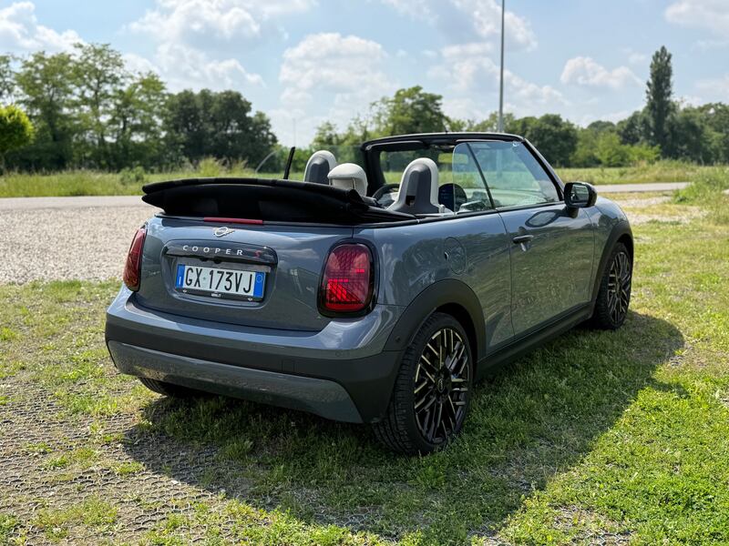 MINI Cabrio 2025: guarda la gallery della nuova decappottabile da città 1
