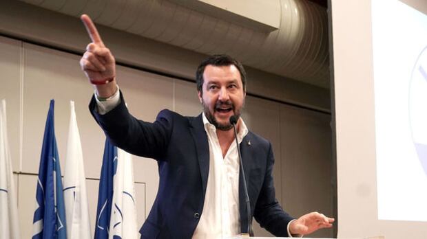 Salvini alza il muro anti-Ong: "Direttiva per fermare azioni illegali"