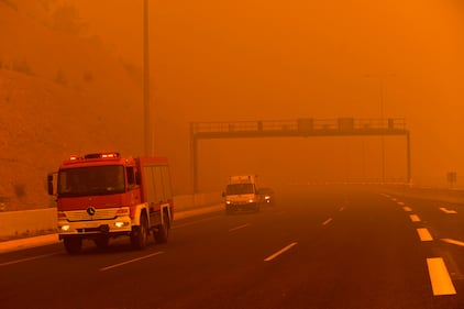 Le fiamme devastano la Grecia 3