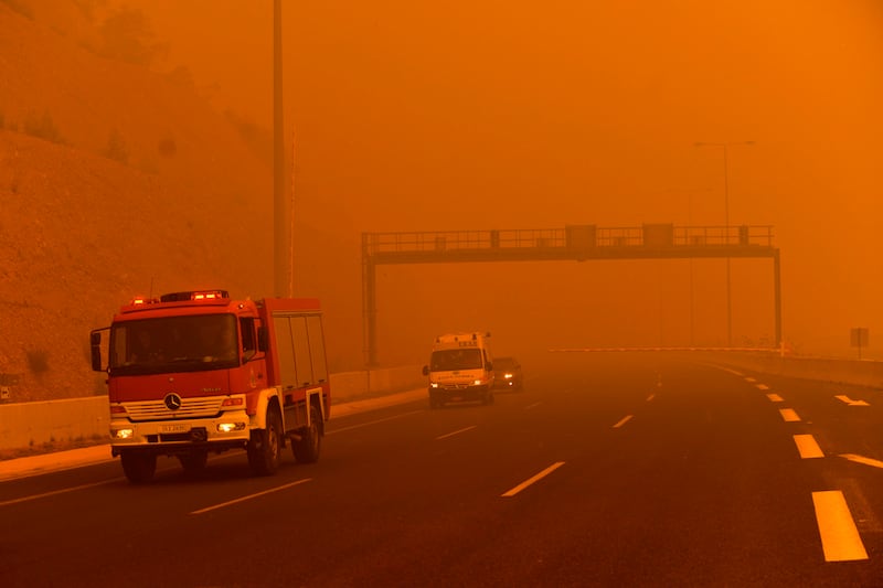Le fiamme devastano la Grecia 3