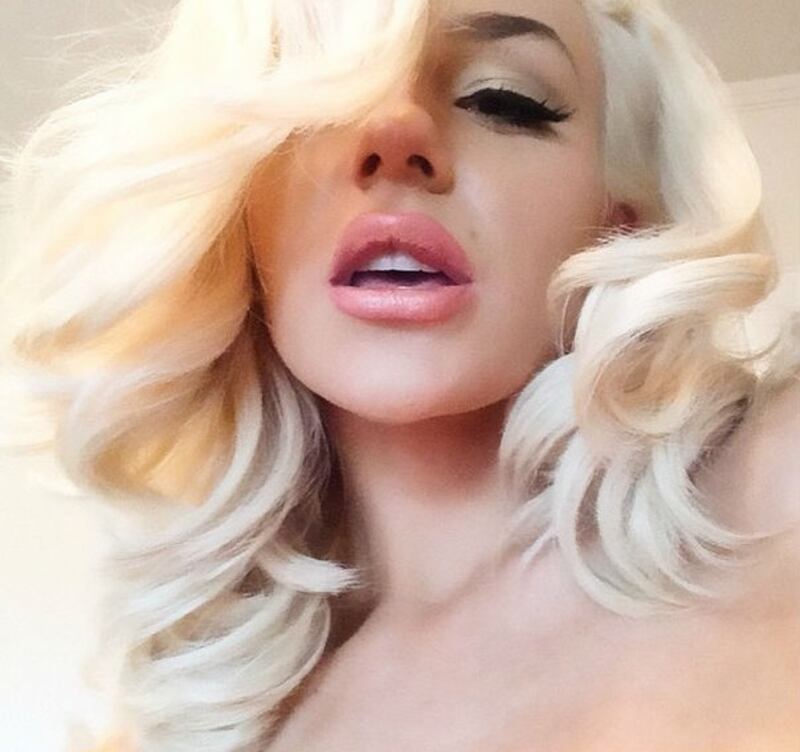 Courtney Stodden, da sposa minorenne a star di Instagram tutta curve 12