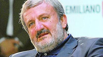 Emiliano stanato dai giudici: è un magistrato che fa politica