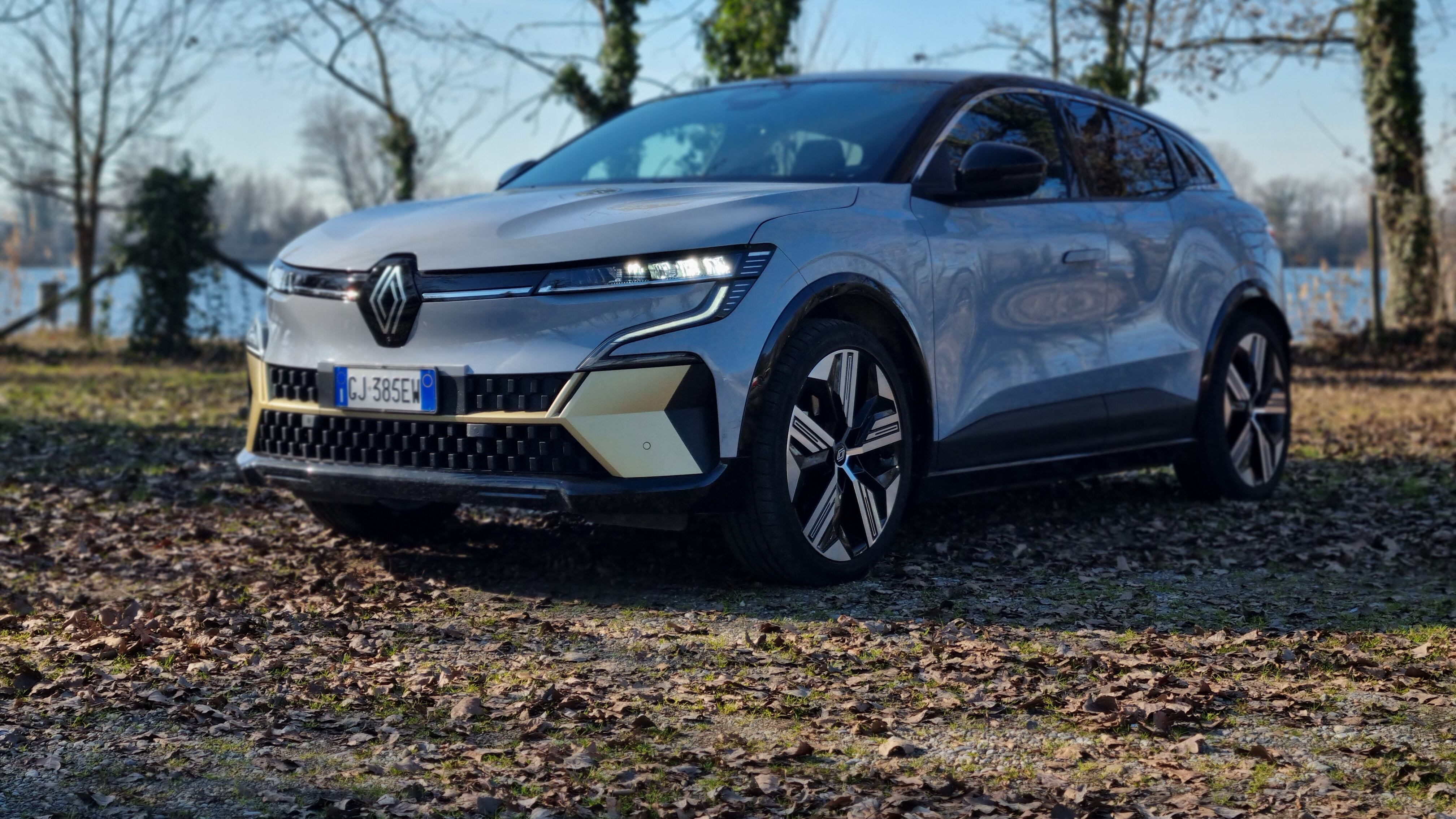 Renault Megane E-TECH: prova, autonomia e consumi del crossover elettrico