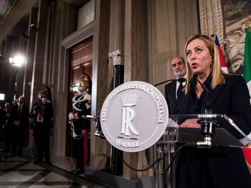 Finalmente torna la politica