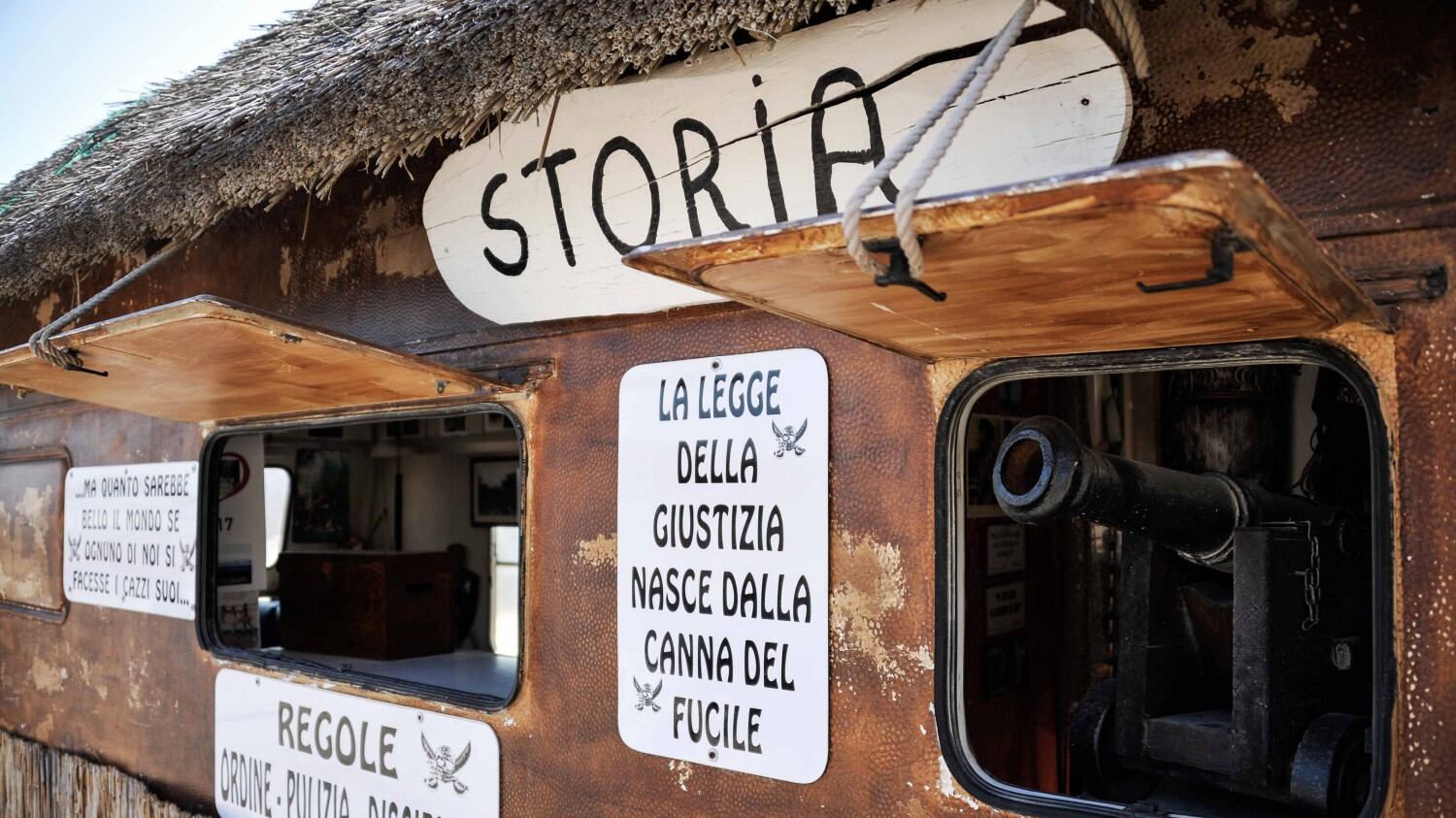 Quelle fake news sul fascismo della sinistra in cerca di nemici