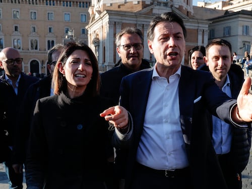 "Ti presenti a quest'ora?". La gaffe di Conte in Campidoglio
