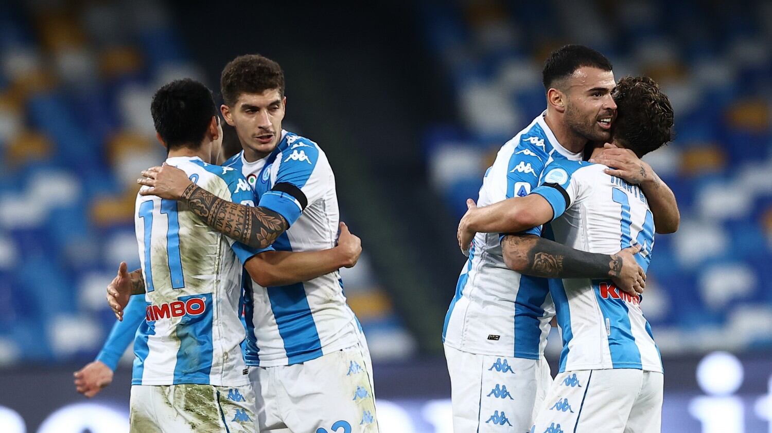 Super Lozano, al Napoli basta un tempo
