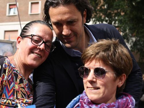 Luca Toni insieme a Salvini al comizio di Modena: ecco le immagini