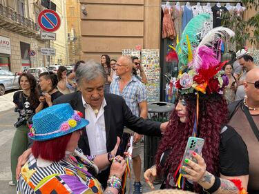 Uomini vestiti da cani, utero in affitto e maternità surrogata. Ecco il Gay Pride di Palermo 7