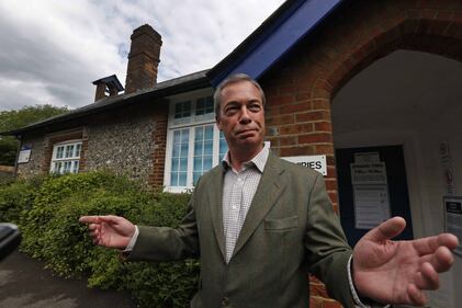 La moglie di Farage: "Mio marito fuma e beve, ma non è razzista"