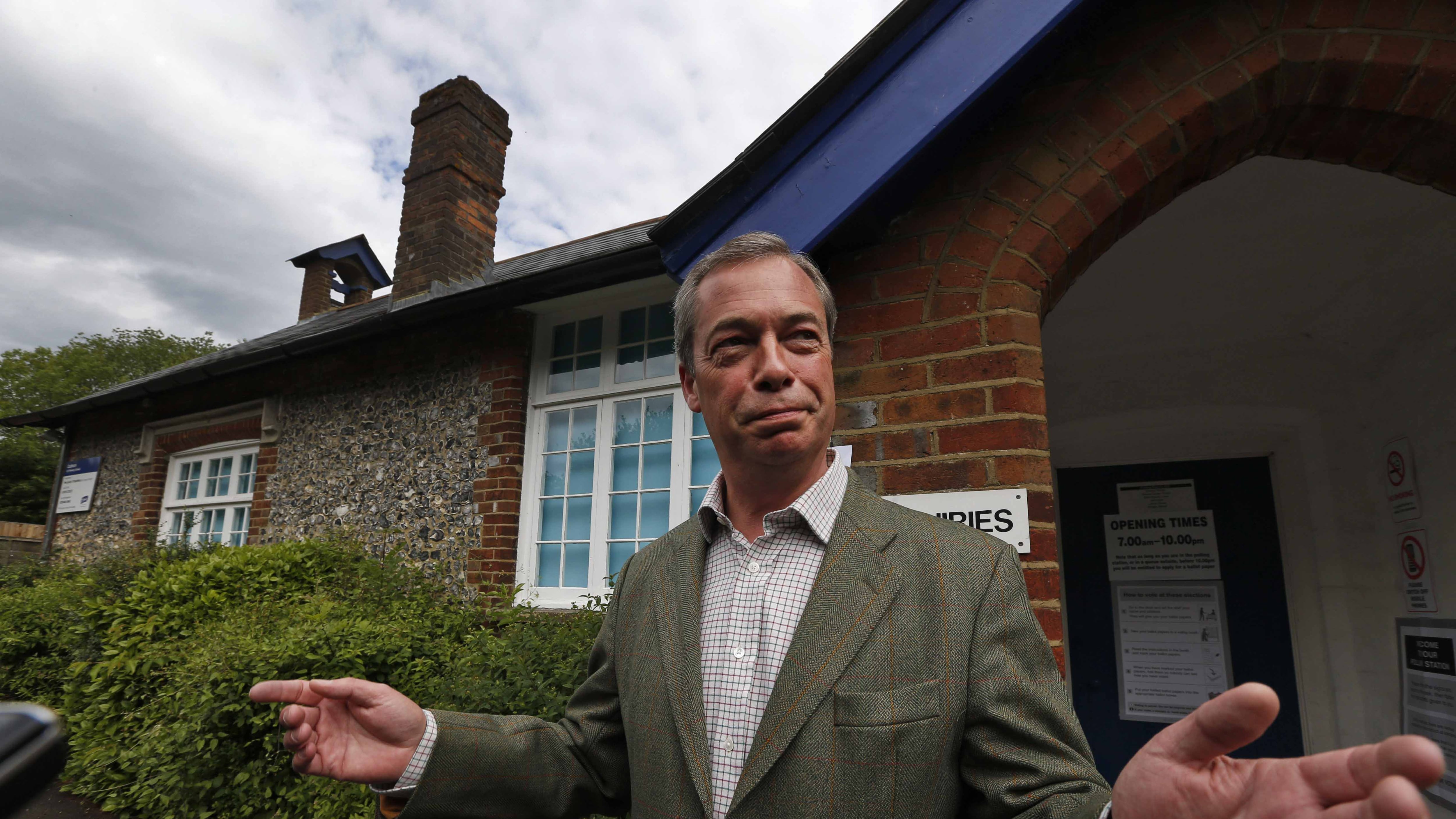La moglie di Farage: "Mio marito fuma e beve, ma non è razzista"