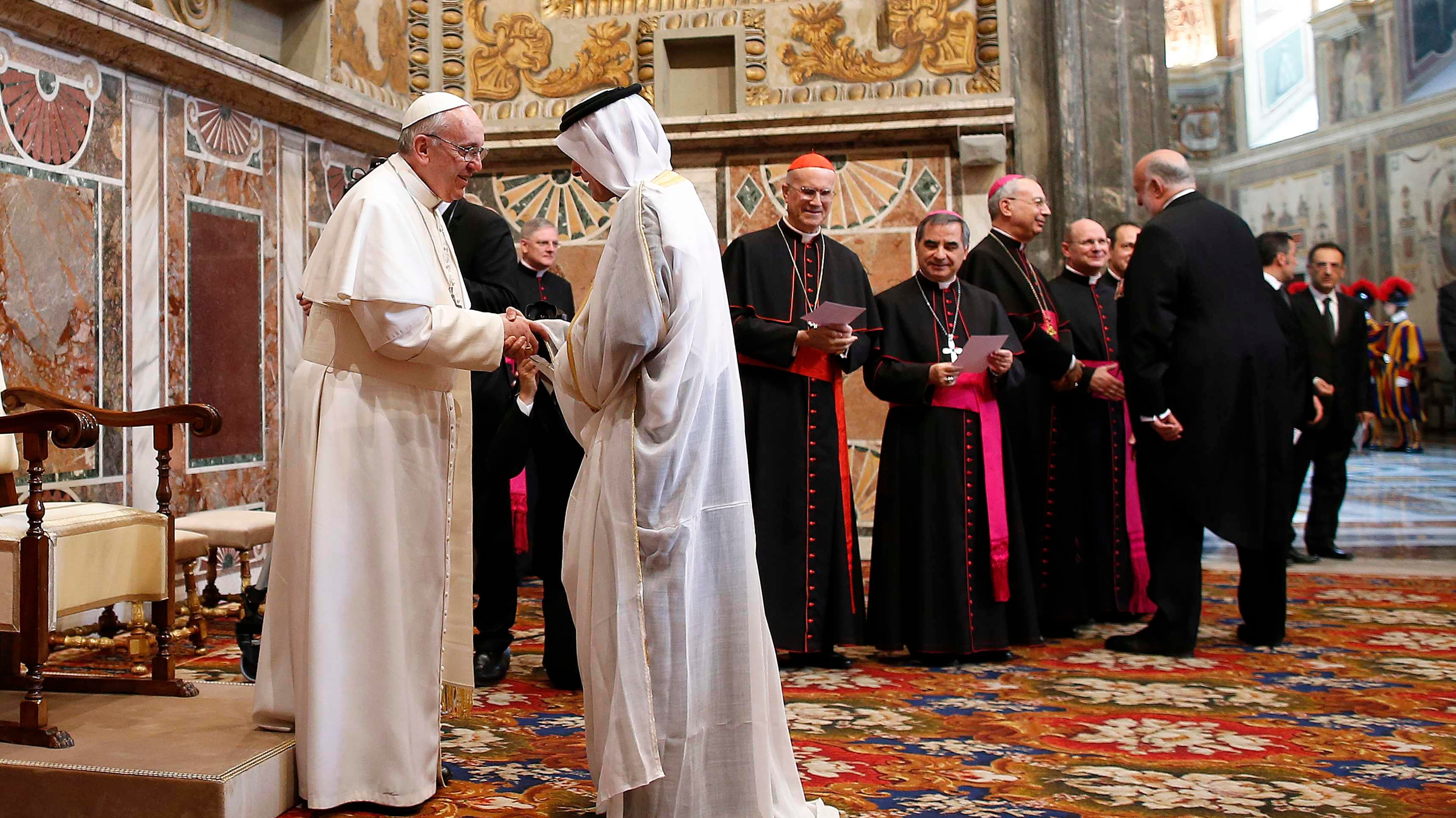 Francesco rinuncia al Palazzo dei Papi