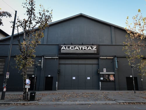 L'assalto dei predoni e le mani addosso: così è scattata la violenza dell'Alcatraz