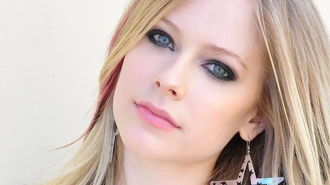 Il ritorno di Avril Lavigne dopo la malattia di Lyme: "Avevo accettato la morte"