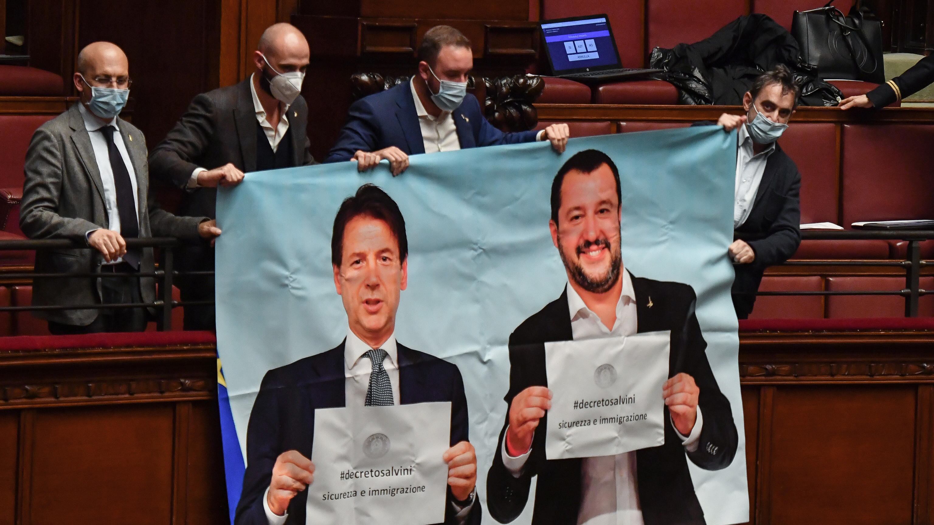 Conte smemorato scarica il decreto Salvini, ma all'epoca era favorevole