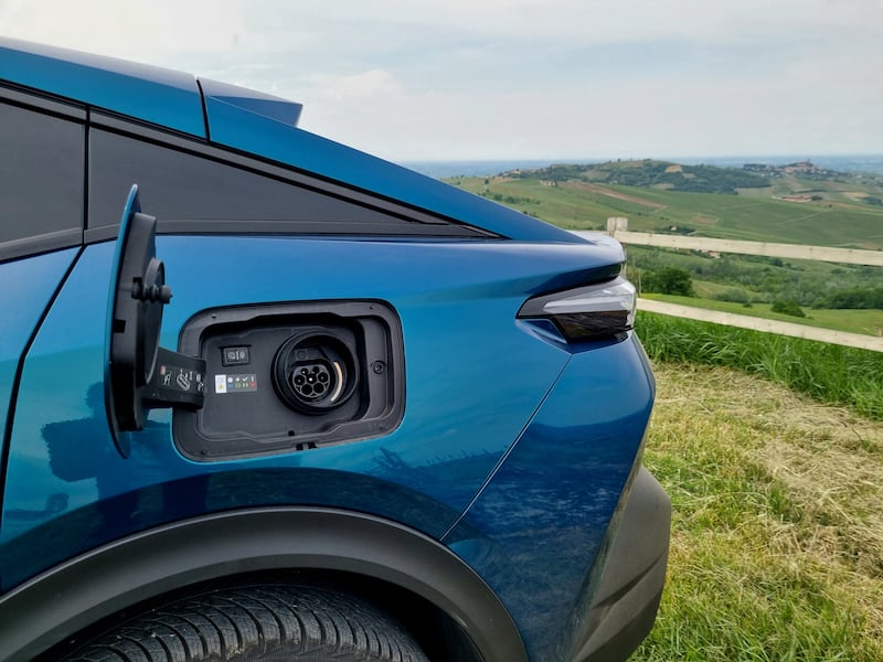 Peugeot 408, le foto del crossover “tuttofare” 25