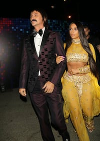 Kim Kardashian e le sorelle, le foto sexy 16