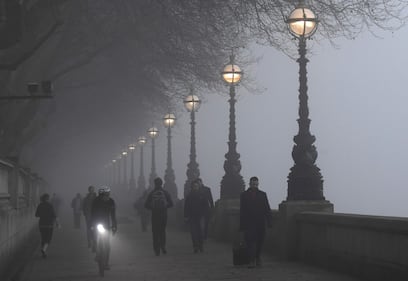Il fascino di Londra avvolta dalla nebbia 11