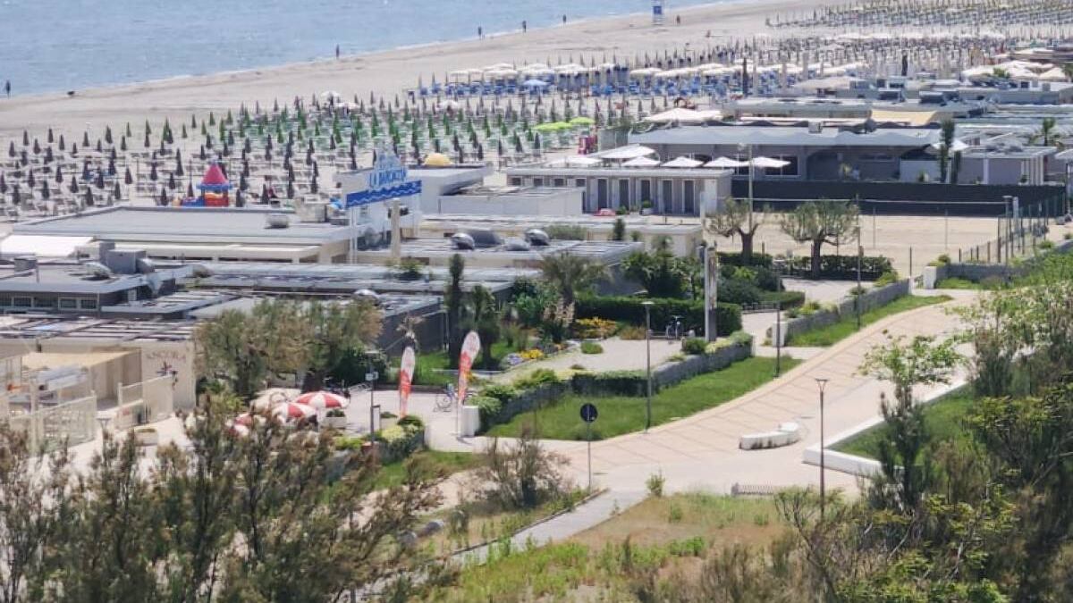 "Diffamano il mare di Rimini". E gli albergatori denunciano due pagine Facebook