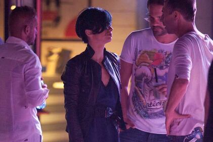 Dolcenera sexy in minigonna sulla Versilia notturna 26