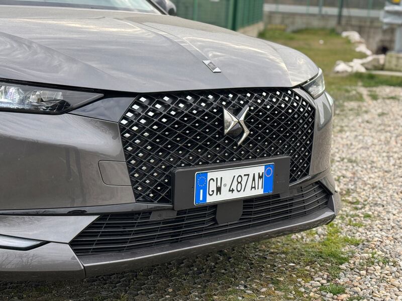 DS 4 Hybrid, guarda la gallery della berlina premium francese 6