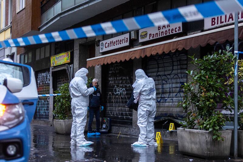 Omicidio di Milano, il bar dove Eros di Zonza è stato accoltellato dopo il furto 15