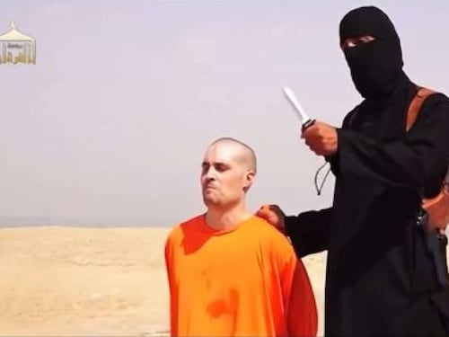 Siamo talmente stupidi da aiutare chi ci uccide