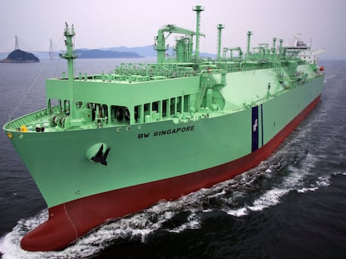 La nave rigassificatrice a Ravenna. Venier: "Decisivo per la sicurezza energetica dell'Italia"