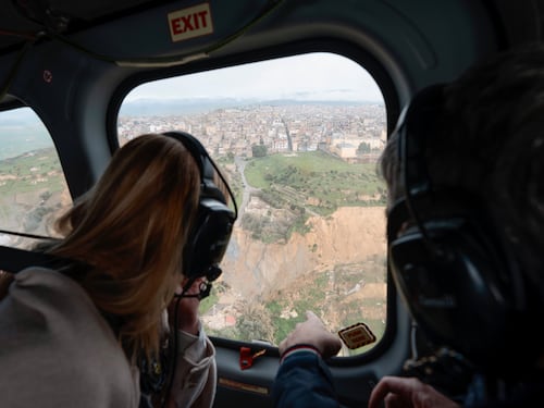 Sul crollo inchiesta per disastro. Meloni: "Risposte immediate"